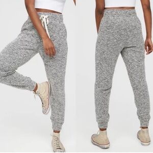 Offline by Aerie Snowday Textured Woven Jogger Medium Black and White